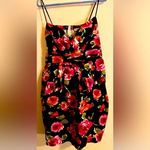 Beautiful Floral Party Dress with matching floral belt and pockets! Size 2xl